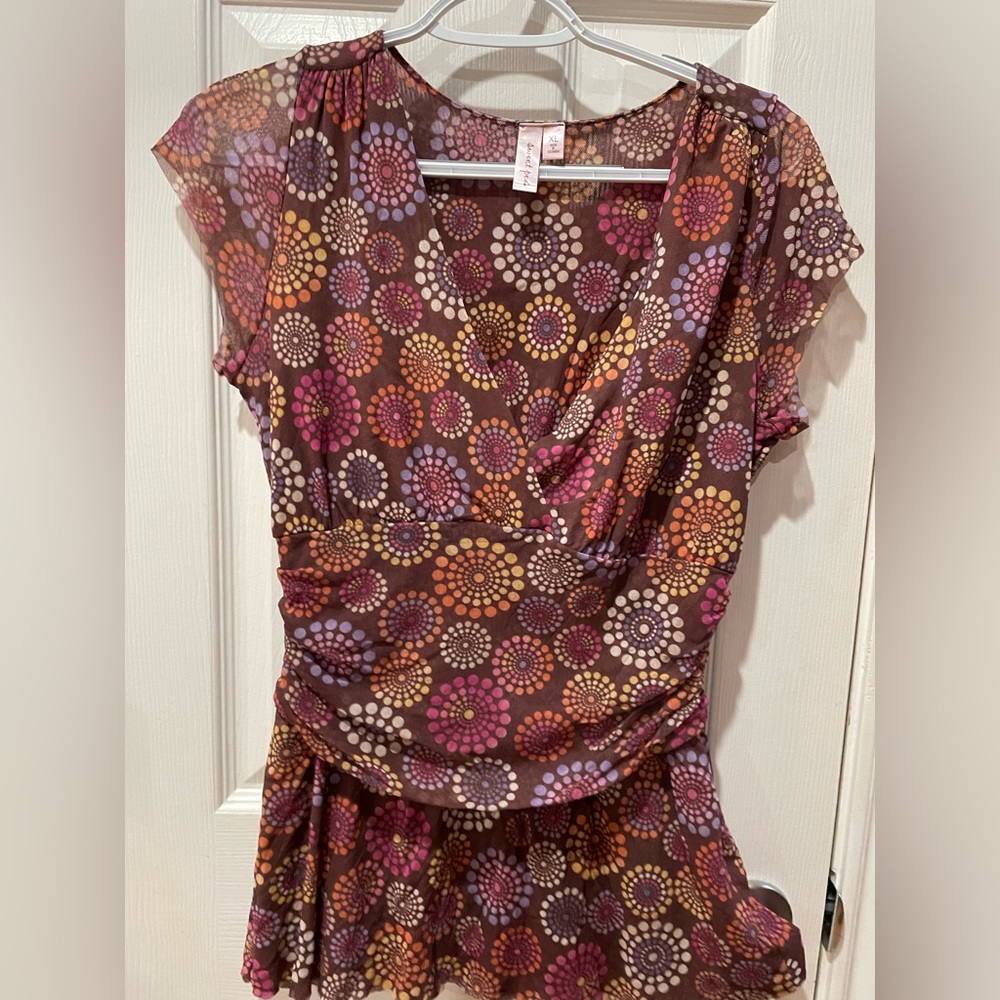 Sweet Pea for New York blouse, “Wilma” size XL Light weight nylon v-neck low cut - Picture 2 of 9